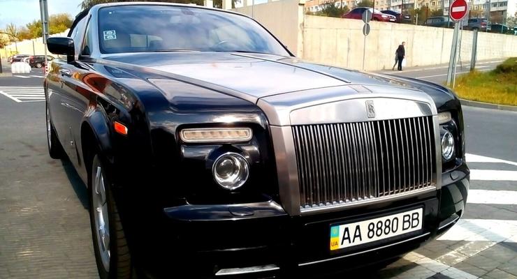 В Украине засняли редкий и очень роскошный кабриолет Rolls-Royce