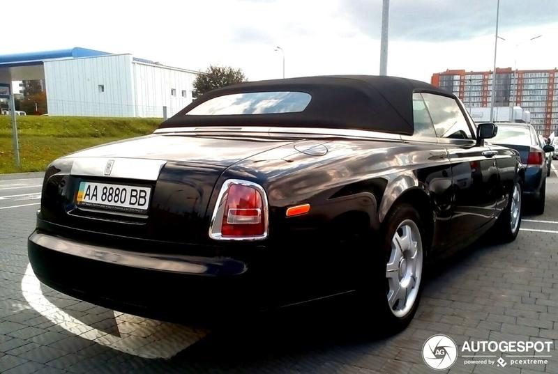 В Украине засняли редкий и очень роскошный кабриолет Rolls-Royce / autogespot.com