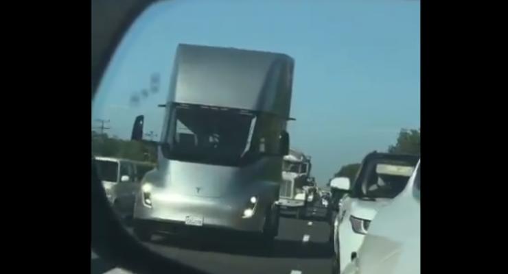 Сеть поразило "мистическое" видео с новым электрическим грузовиком Tesla