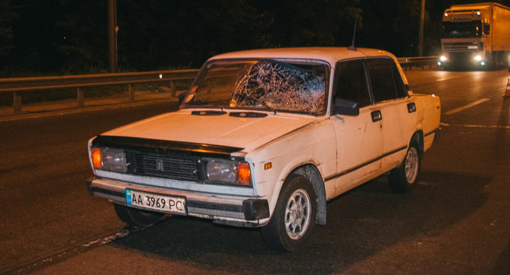 Перебегал проспект: В Киеве водитель на "Жигули" сбил пешехода