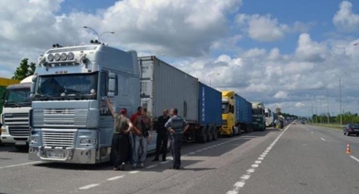 Фурам и грузовикам запретили въезд в Киев