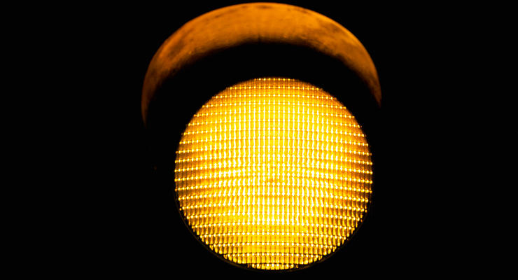Верховный суд Украины разрешил ехать на "желтый" свет светофора