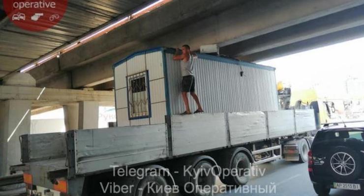 В Киеве появился свой "мост дураков" - где находится и кто в него уже "попался"