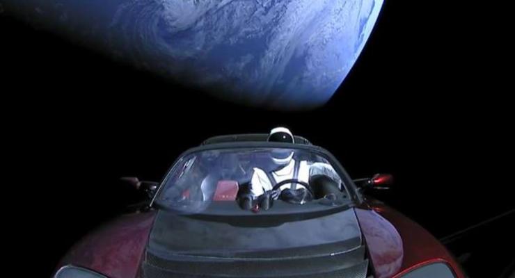 Знаменитая красная Tesla Roadster сделала свой первый оборот вокруг Солнца