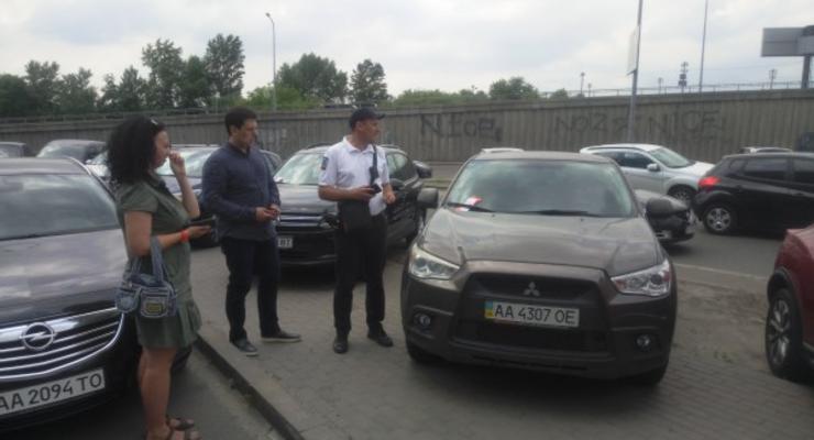 В Киеве уже начали штрафовать "героев парковки" заочно
