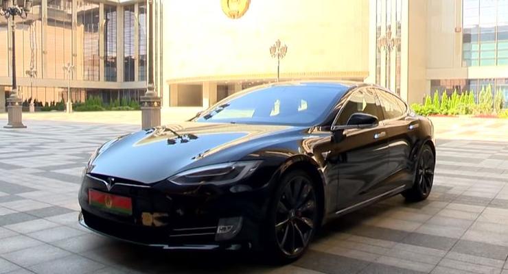 Лукашенко рассказал, почему Илон Маск подарил ему Tesla Model S