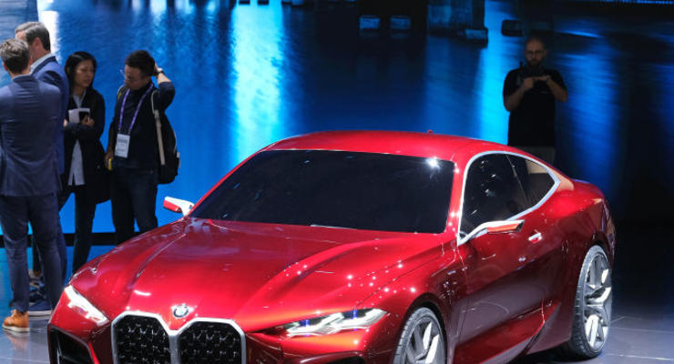 "Это уже слишком": BMW презентовала спорткар с огромными "ноздрями"