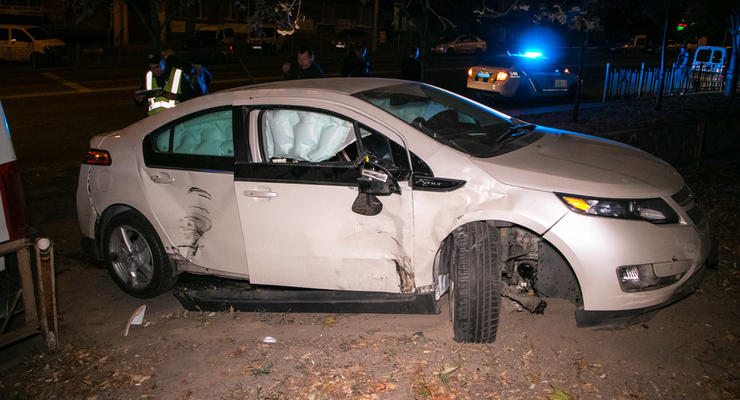 В Киеве выпивший работник СТО разбил чужое авто после погони