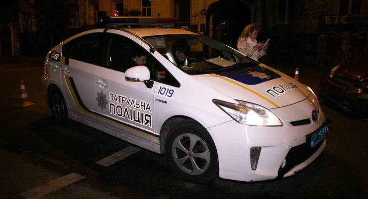 В Киеве пьяная водитель Mercedes жестко протаранила Mazda - есть пострадавший