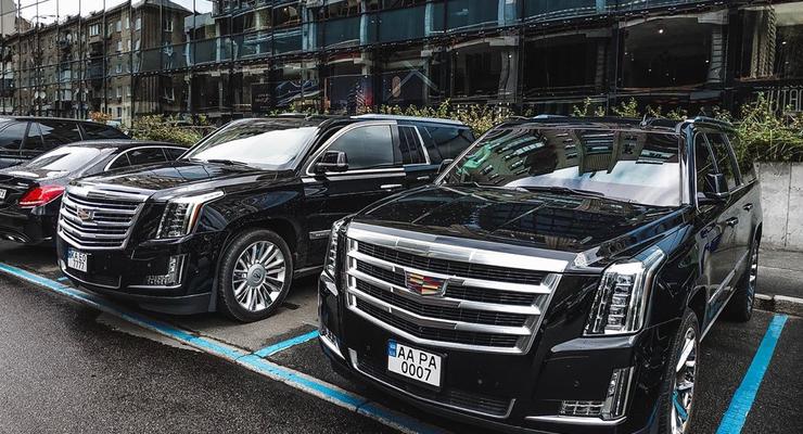 В Киеве засветились сразу два роскошных Cadillac Escalade