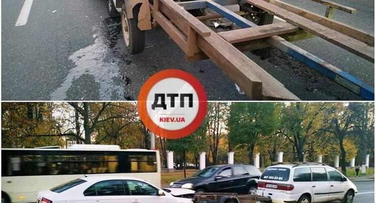 В Киеве на Голосеевском проспекте Skoda жестко влетела в прицеп