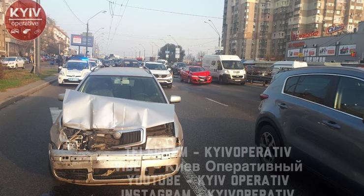 В Киеве из-за одного водителя-нарушителя разбилось 4 авто