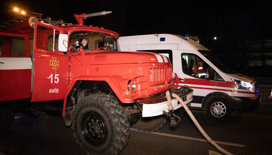 Двойное ДТП в Киеве: КамАЗ припечатал фуру в Prius полицейских