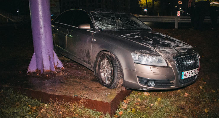 Под Киевом водитель Audi проехал на красный и протаранил Volkswagen