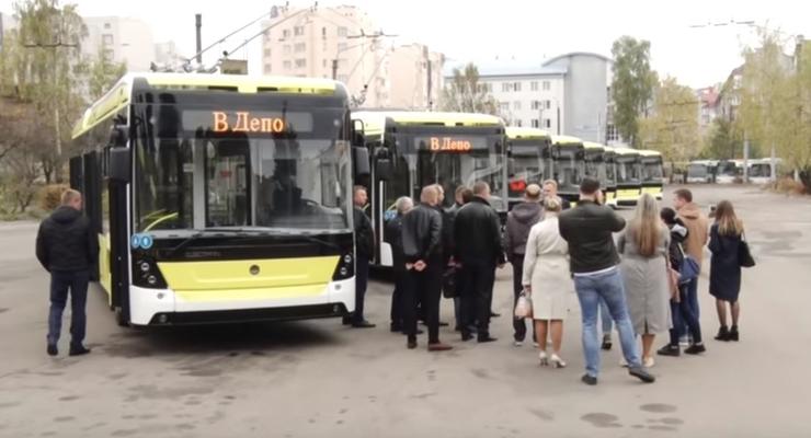 Первые 10 троллейбусов “Электрон“ выехали на дороги Львова