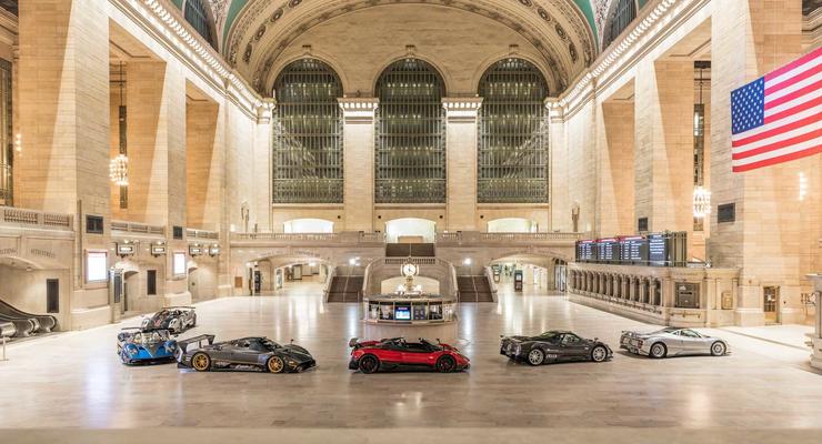 Уникальные суперкары Pagani заполонили холл вокзала - фото