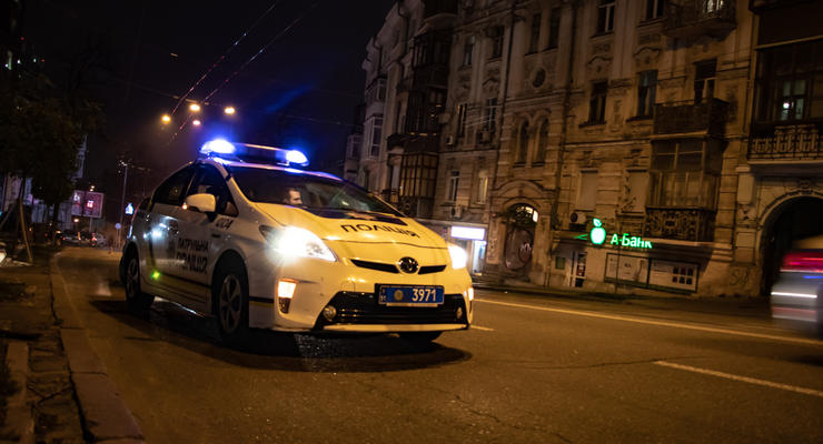 В Киеве парень упал прямо под колеса легковушки