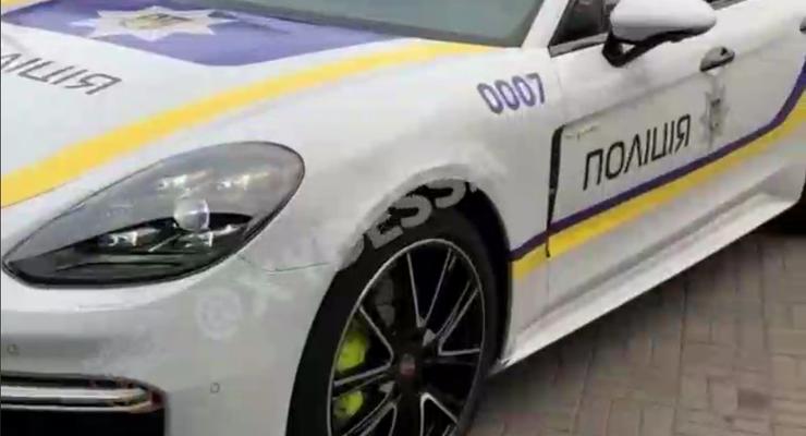 В Украине засветился полицейский Porsche Panamera
