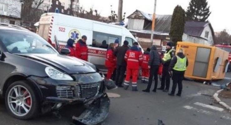 Жуткое ДТП под Киевом: Porsche врезался в маршрутку, два пассажира погибло