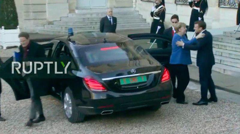 На каких машинах политики приехали на Нормандский саммит / Скриншот видео