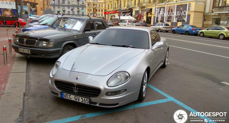 В Киеве засняли роскошный спорткар Maserati 4200GT