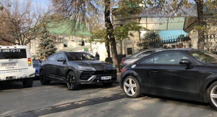 В Киеве суд арестовал шикарный автопарк скандального бизнесмена