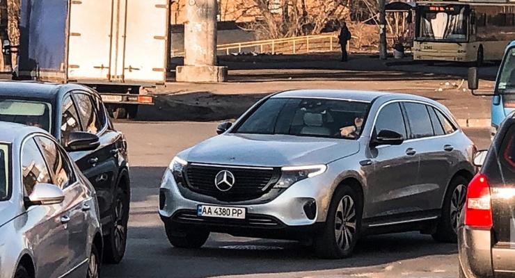 В Украине впервые засняли первый электрокроссовер Mercedes