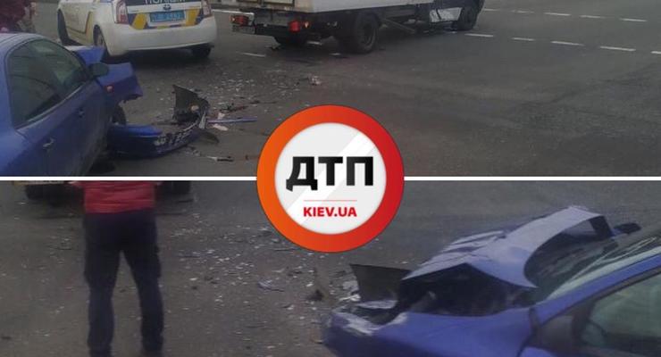 В Киеве на Троещине грузовое авто протаранило легковушку