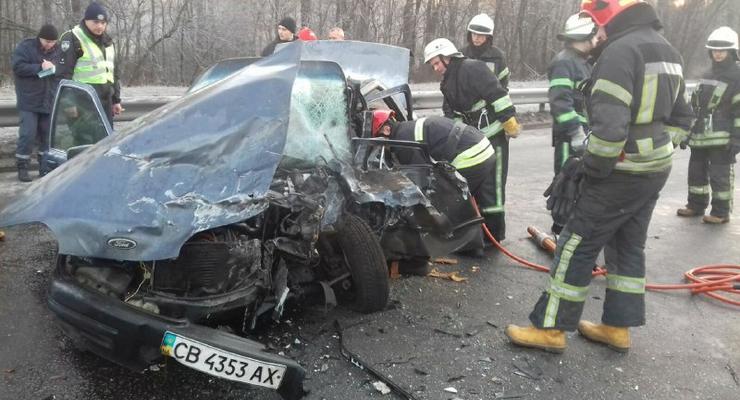 В Киеве Mitsubishi занесло на встречку в Ford - один погибший
