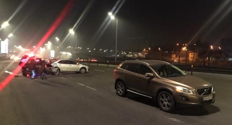 Столкновение 5 авто на мосту Патона - появились детали происшествия
