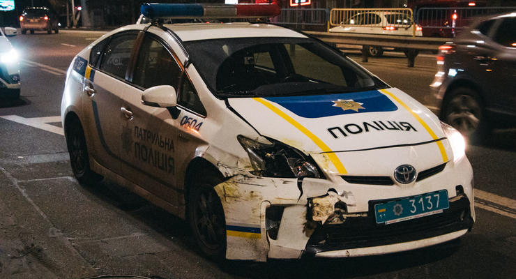 Кто виноват?: В Киеве Renault подставился под бок полицейского Prius