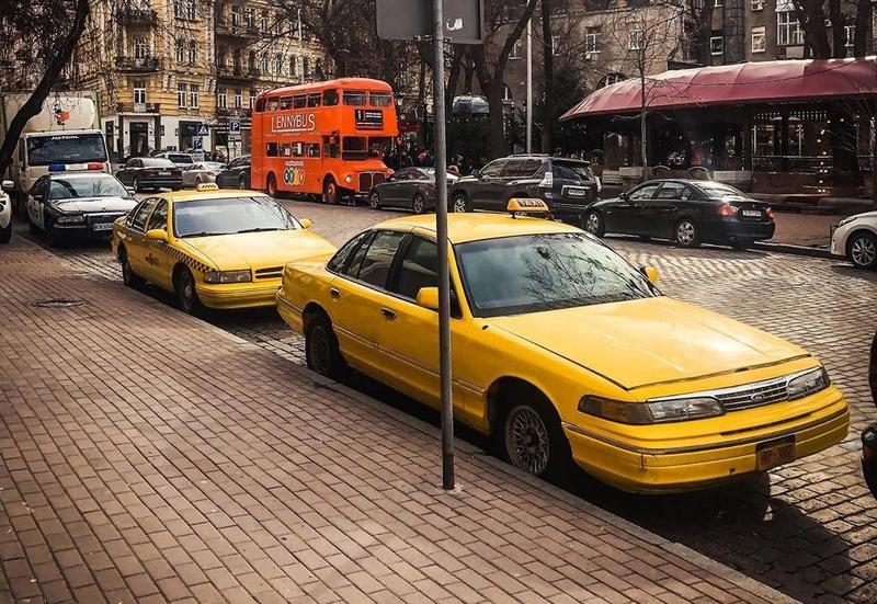 Культовые авто из голливудских боевиков засняли на улицах Киева / topgir.com.ua
