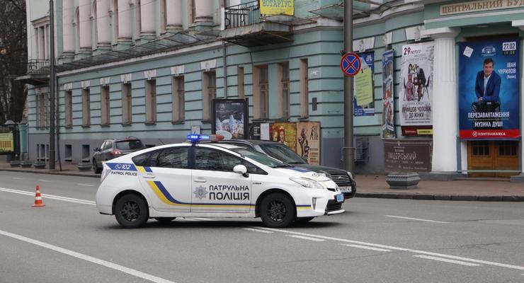 Перебегала на красный: В Киеве возле Дома офицеров Jeep сбил женщину