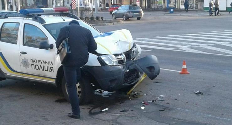 В Кременчуге произошло ДТП с участием патрульного авто и троллейбуса