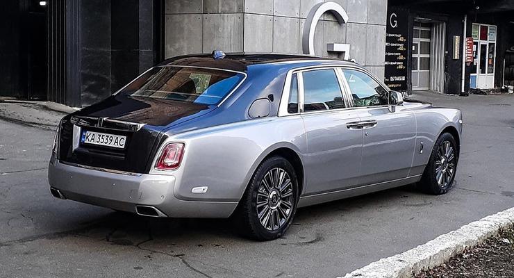 В Киеве новый Rolls-Royce Phantom был сфотографирован возле дома президента
