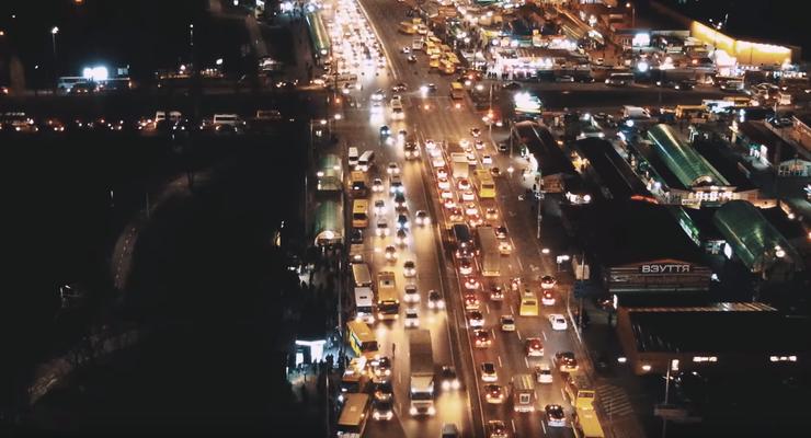 Причины транспортных заторов возле метро Академгородок показали на видео