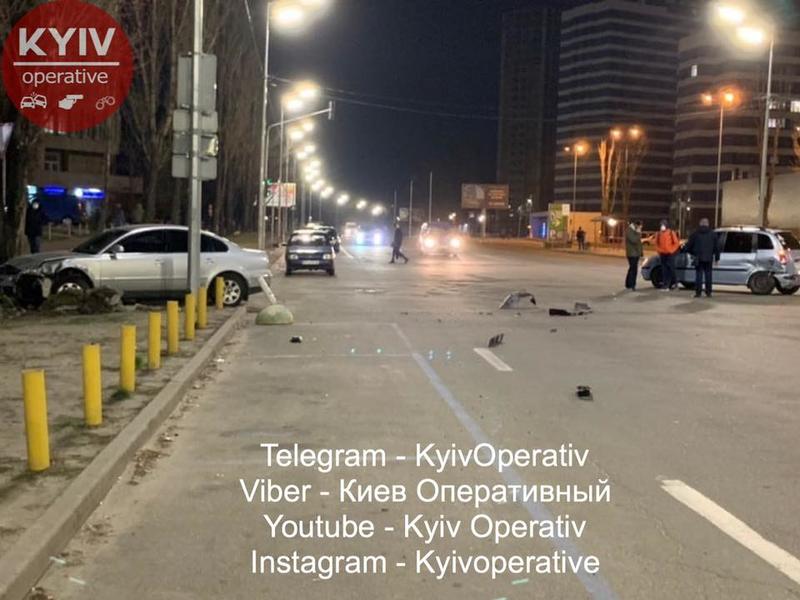 В Киеве на массиве Левобережный Volkswagen врезался в Hyundai: Фото / kyivoperativ.info