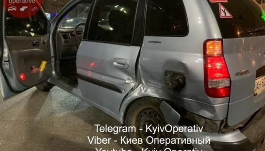 В Киеве на массиве Левобережный Volkswagen врезался в Hyundai: Фото