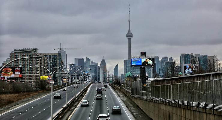 Стритрейсеры и карантин: В Торонто активизировались уличные гонщики