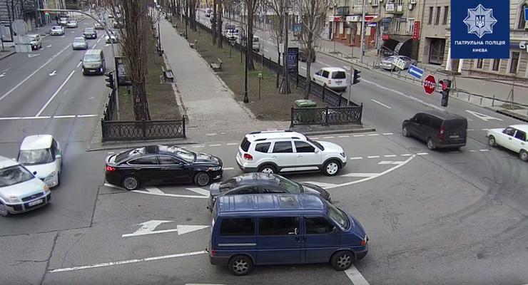 Видео "типичного" нарушения на бульваре Шевченко опубликовали в YouTube