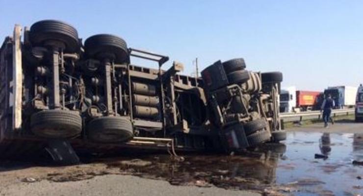 ДТП за 8 апреля: Столкновение фур и перевернувшийся грузовик