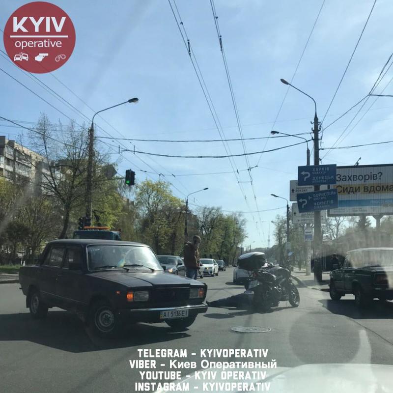 ДТП в Киеве и области: Столкновения с участием Jaguar и мотоциклиста / kyivoperativ