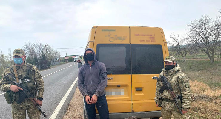 Молдаванин лишился своего автобуса на границе Украины
