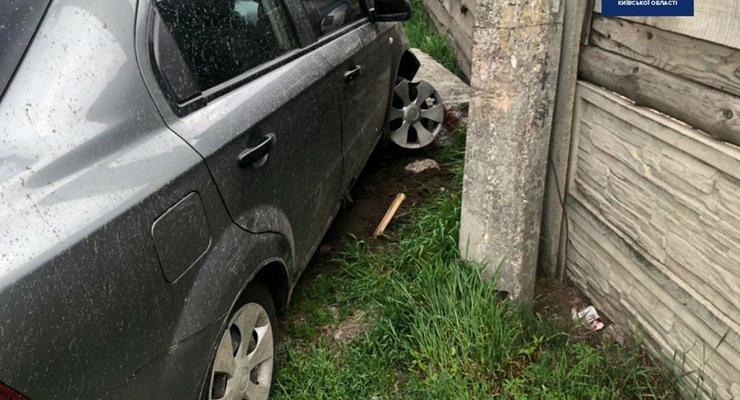"Пример" парковки и дыра на трассе: ДТП в Киеве и области 5 мая
