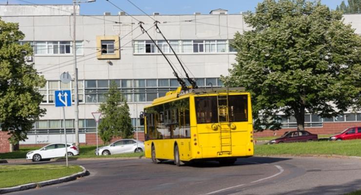 В Киеве увеличили рейсы автобусов, но пускают только по спецпропуску