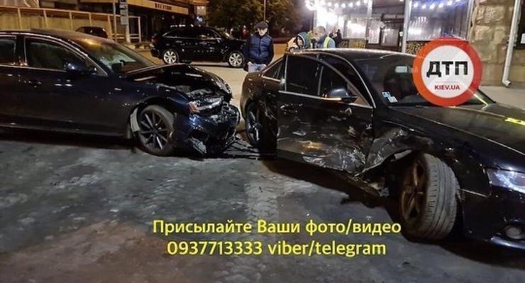 Такси протаранило Porshe, а Renault ушел под землю: Сводка происшествий в Киеве