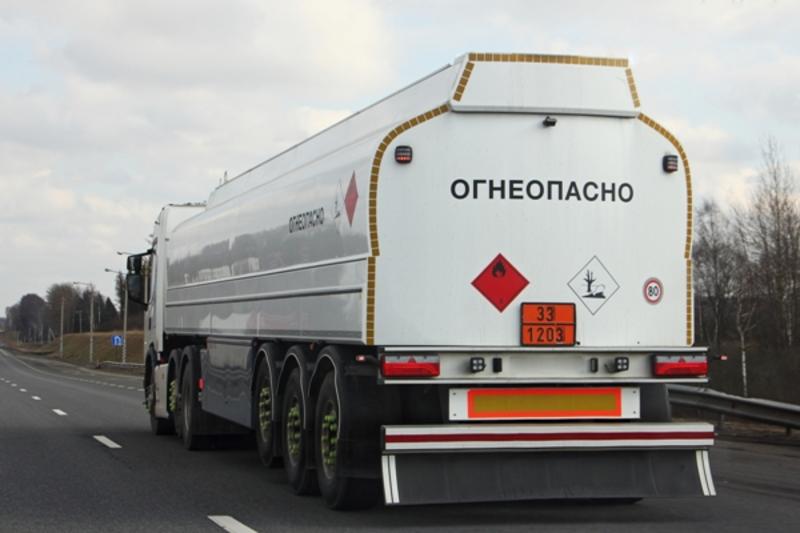 Правила перевозки опасных грузов в Украине: Детали / depositphotos