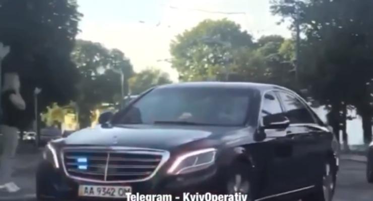 В Киеве кортеж Порошенко нарушал ПДД, а пьяный ветеран МВД пытался сбежать: Сводка