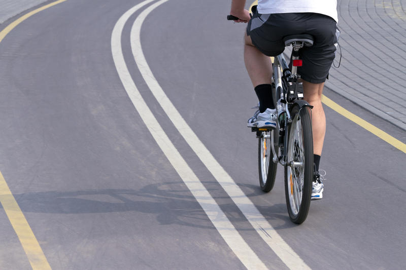 Что можно и чего нельзя велосипедисту на трассе: Штраф за нарушения / depositphotos
