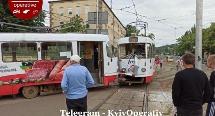 В Киеве столкнулись трамваи и горел КРАЗ: Сводка ДТП за 13 июля